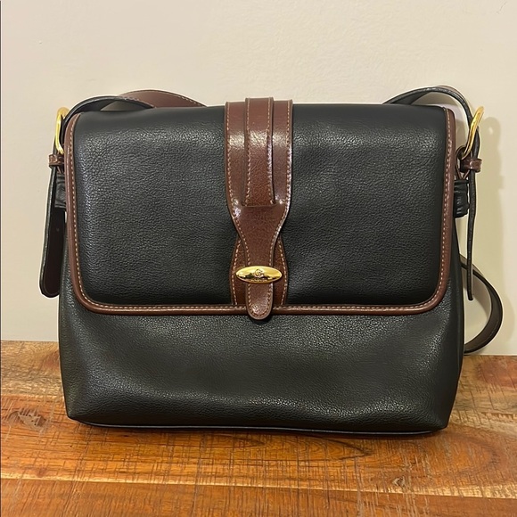 Elegant Black and Brown Crossbody Bag with Adjustable Strap - Picture 1 of 11